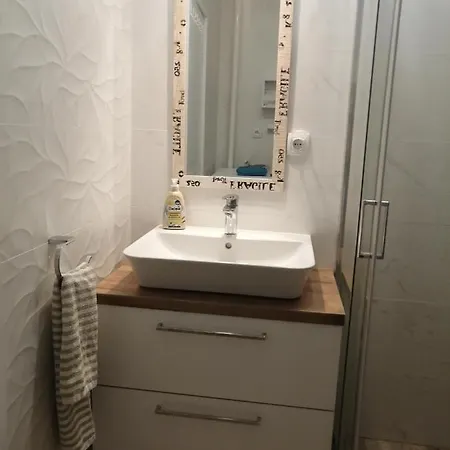 Apartament 1 *
