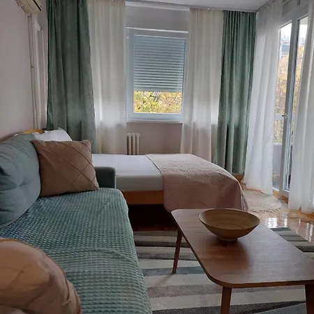 Apartament 1 *